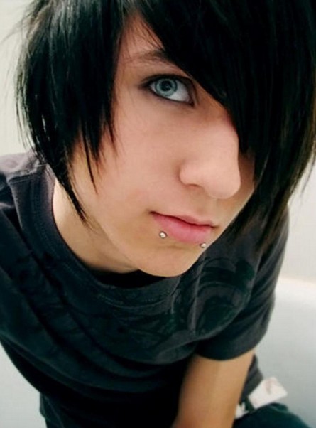  - Cool-Layered-Emo-Hairstyles-for-Emo-Guys