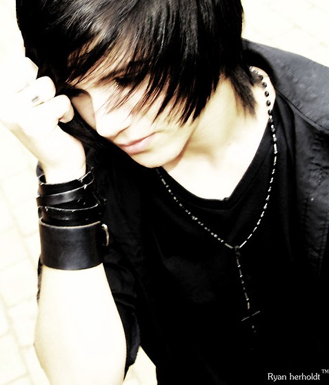  - Emo-Boys-Hairstyle-with-Bangs
