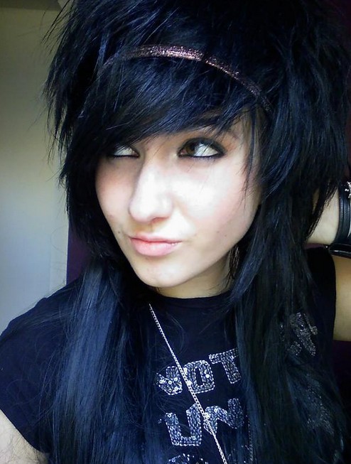 42 Hairstyle 2021 Emo Hairstyles With Side Swept Bangs Pics Scb
