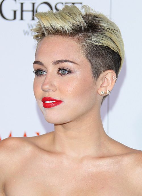 Miley Cyrus 12 Impressive Hairstyles Of Any Hair Length Pretty Designs 3200