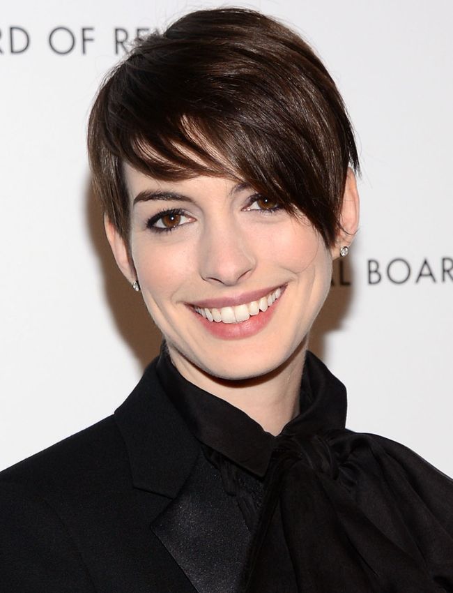 Anne Hathaway Short Haircut Long Pixie Hair with Side Bangs