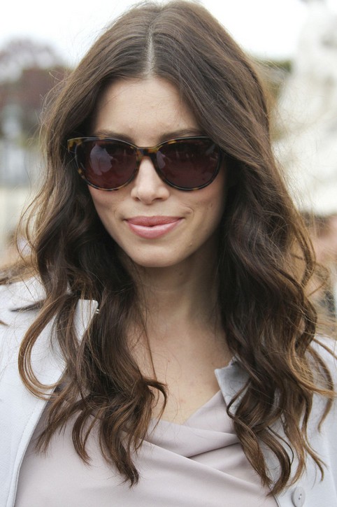  Coiffure Longue Jessica Biel: Vagues douces 