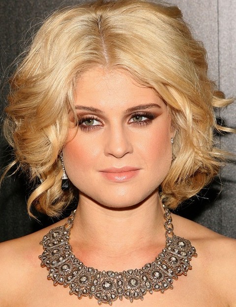 Kelly Osbourne Acconciature: Glamour Centro-parted ondulato taglio di capelli