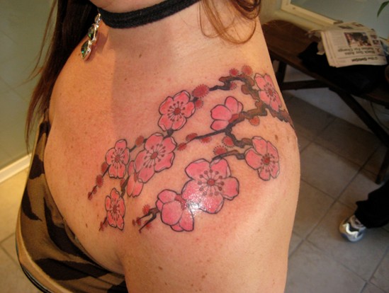 Cherry tatuaje modele: Cherry blossom floare tatuaj pe umăr pentru fată