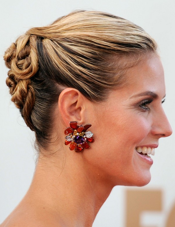 Heidi Klum Penteado Comprido: Twisted Updo