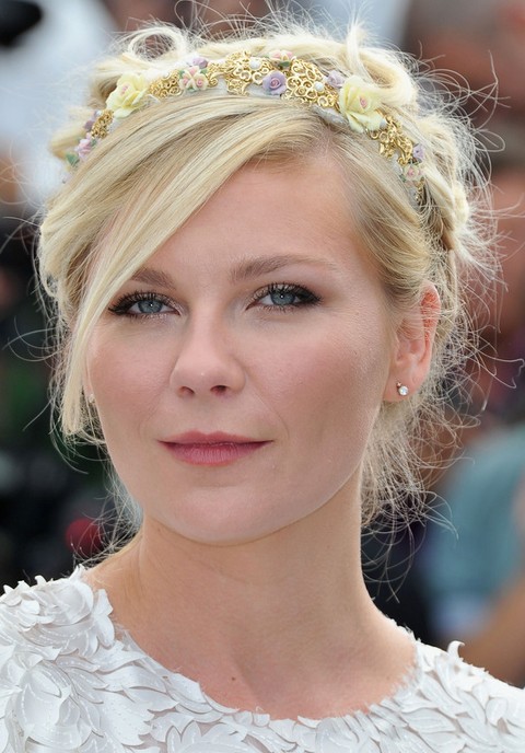 Kirsten Dunst frisyrer: Gorgeous Bobby Pinned Updo