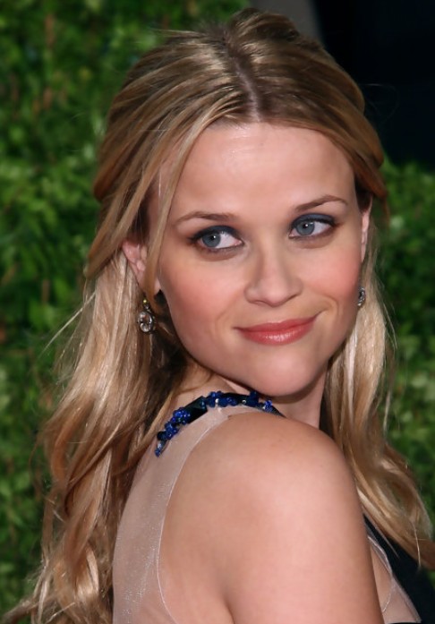 Reese Witherspoon Long Hairstyle: Metade Para Cima Metade Para Baixo para Fechaduras Louras