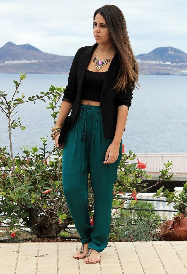 loose black pants outfit