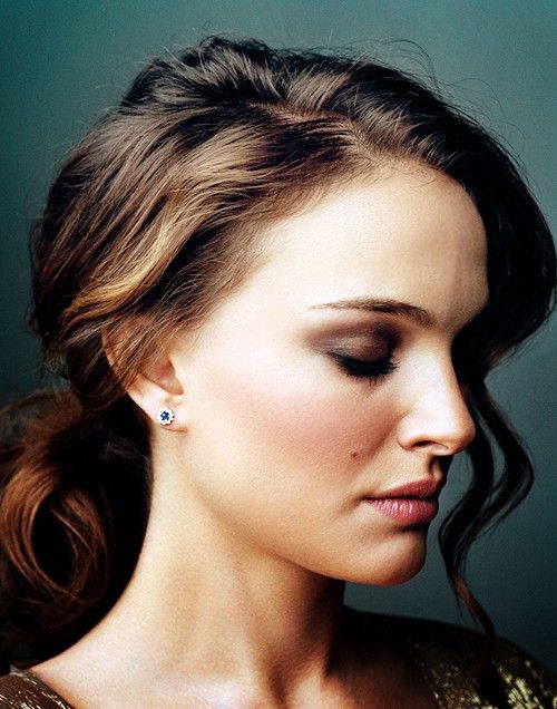  Chignon en désordre pour les coiffures Natalie Portman 