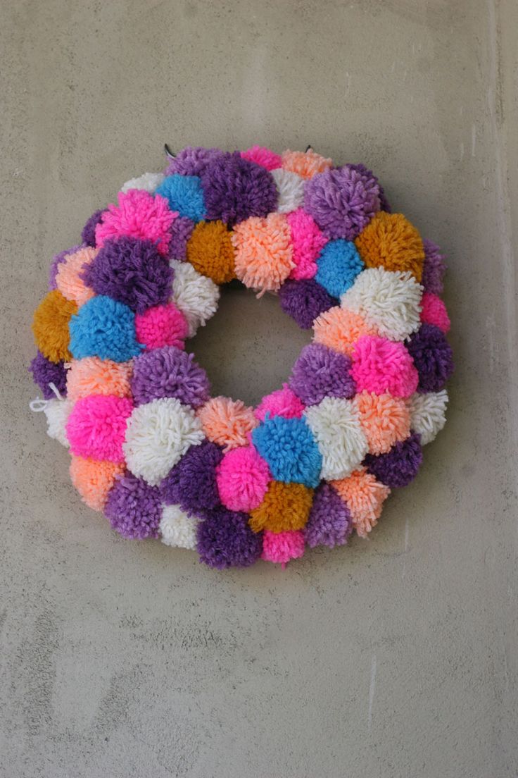 DIY Pom Pom Garlands for Christmas - Pretty Designs