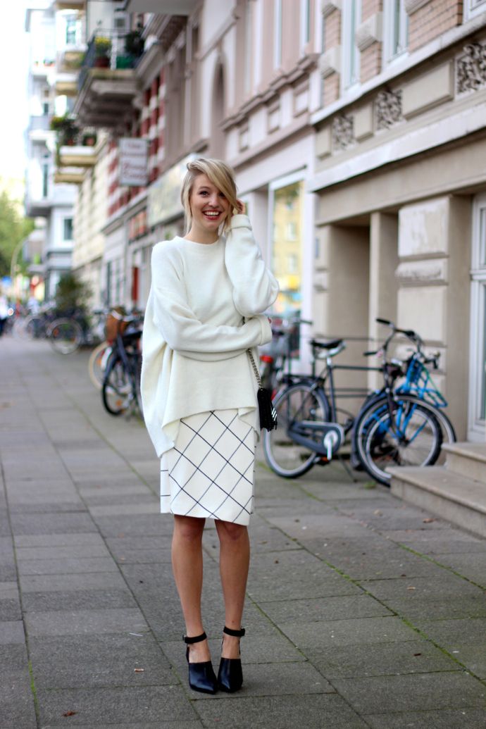 oversized white sweater outfit