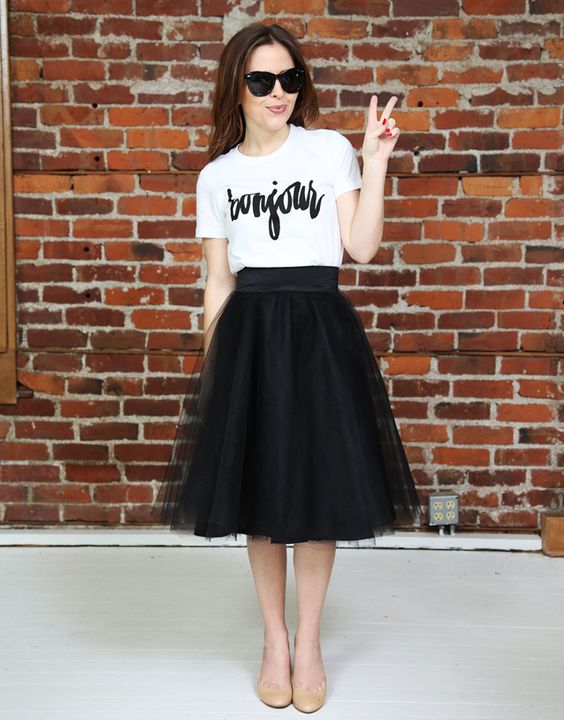 casual tulle skirt outfit