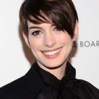 Anne Hathaway Short Haircut: Brunette Long Pixie Hair with Side Bangs