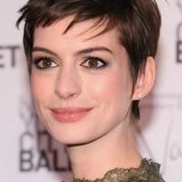 Anne Hathaway Short Haircut: Brown Elfin Pixie Cut with Long Side Piecey Bangs