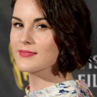 Michelle Dockery's Short Curly Hairstyle: Fresh and Chic