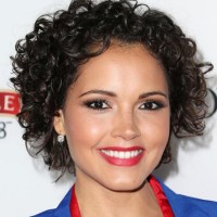 Susie Castillo's Short Curly Hairstyle: Lovely yet Sassy