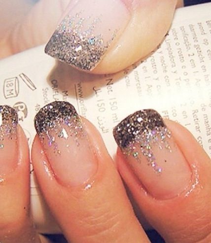 Glittering-Waterfall-French-Manicure-Des