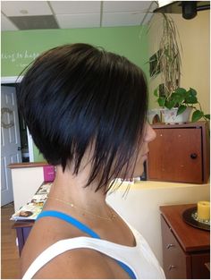 18 Pretty and Chic Short Hairstyles for Women - Pretty Designs