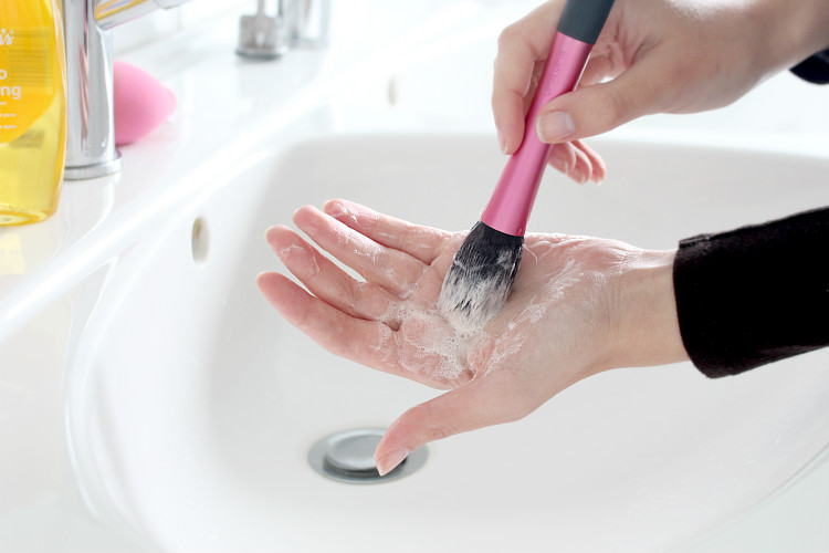 what to wash makeup brushes with