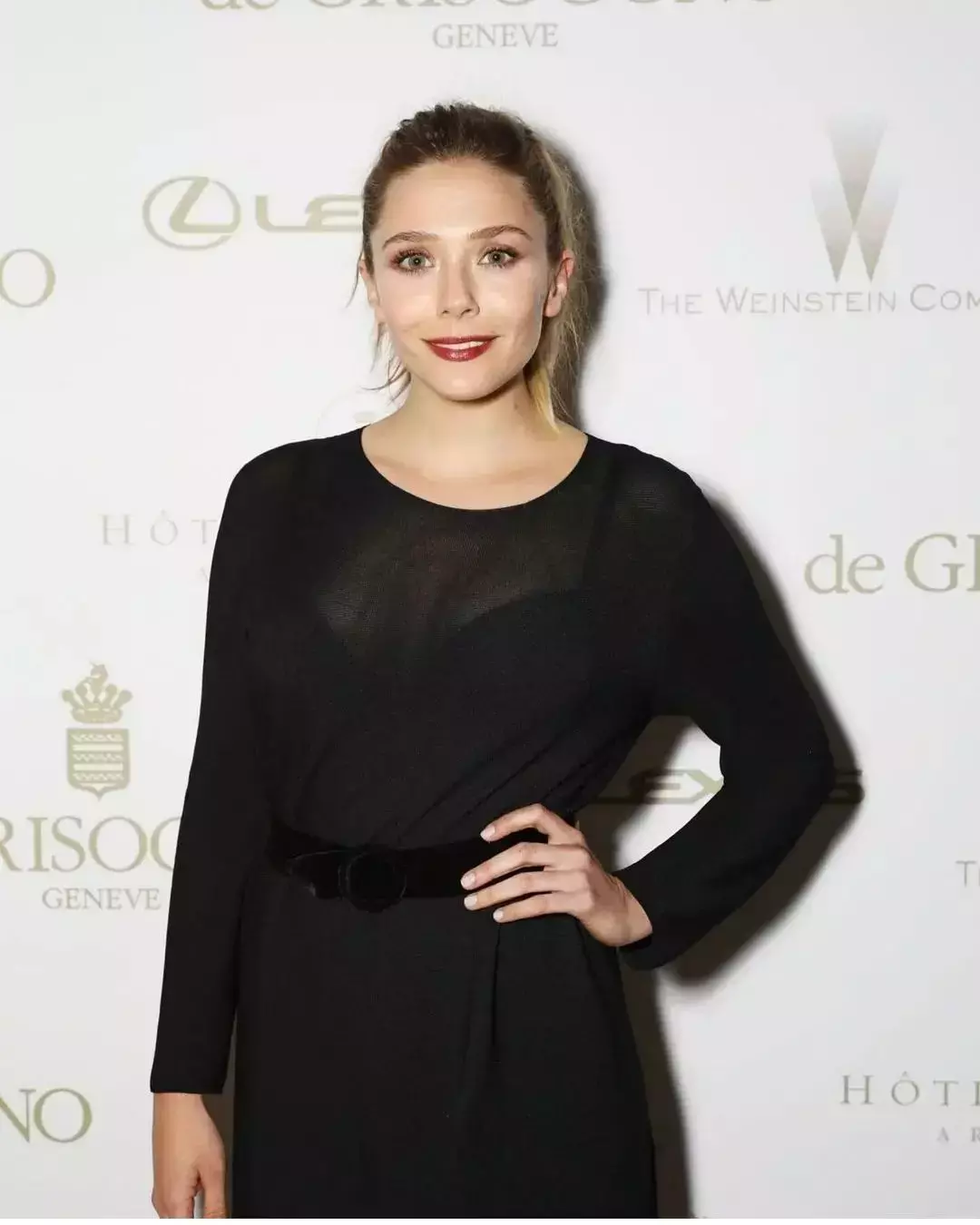 Elizabeth Olsen Outfits and Hairstyle Ideas (5)