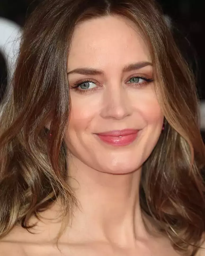 Emily Blunt Hairstyles and Outfit Ideas