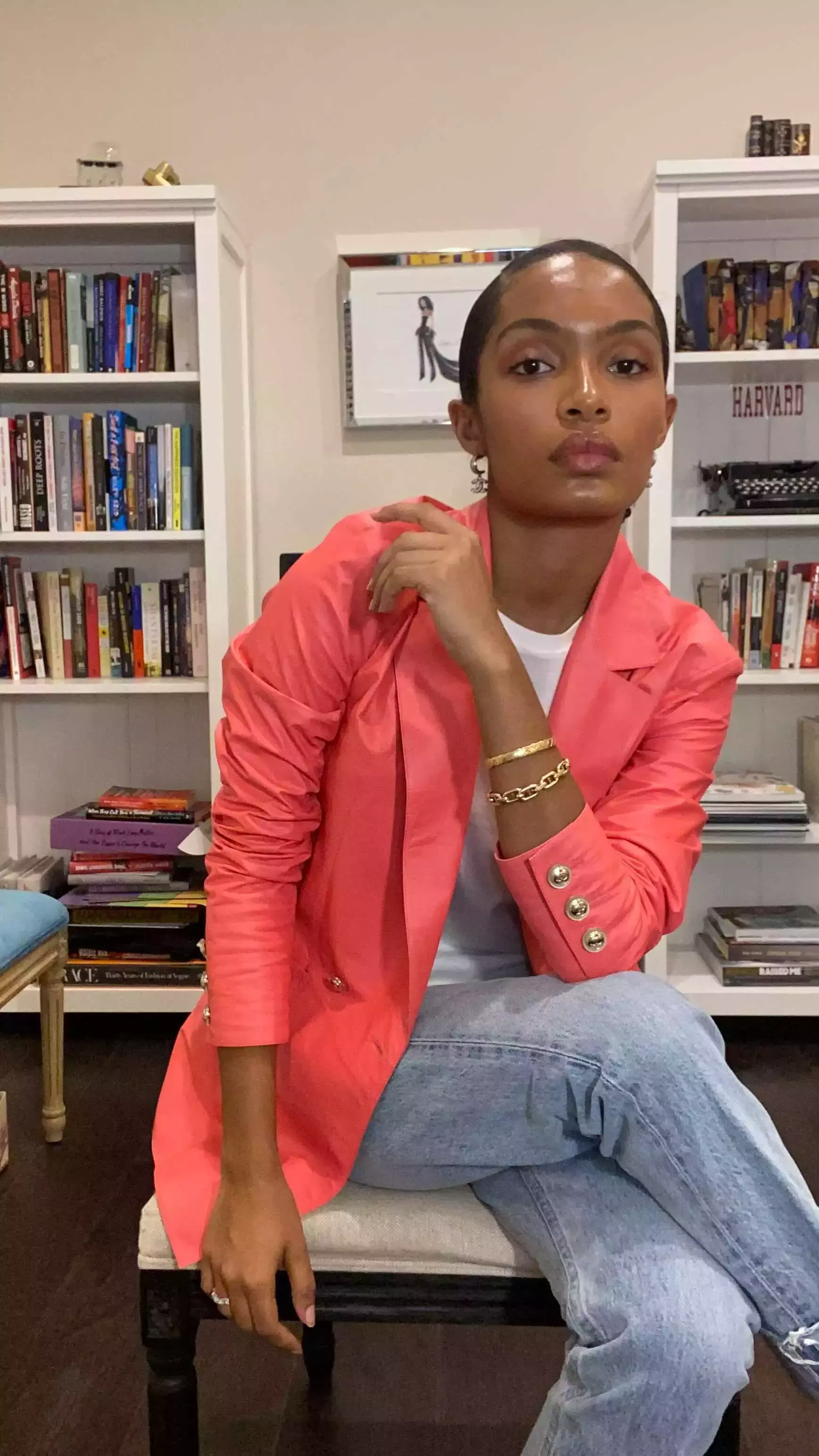 Yara Shahidi Hairstyles and Outfits