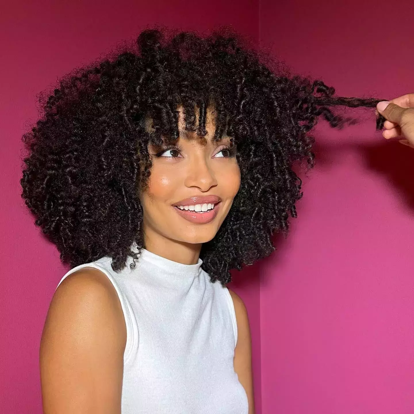 Yara Shahidi Hairstyles and Outfits