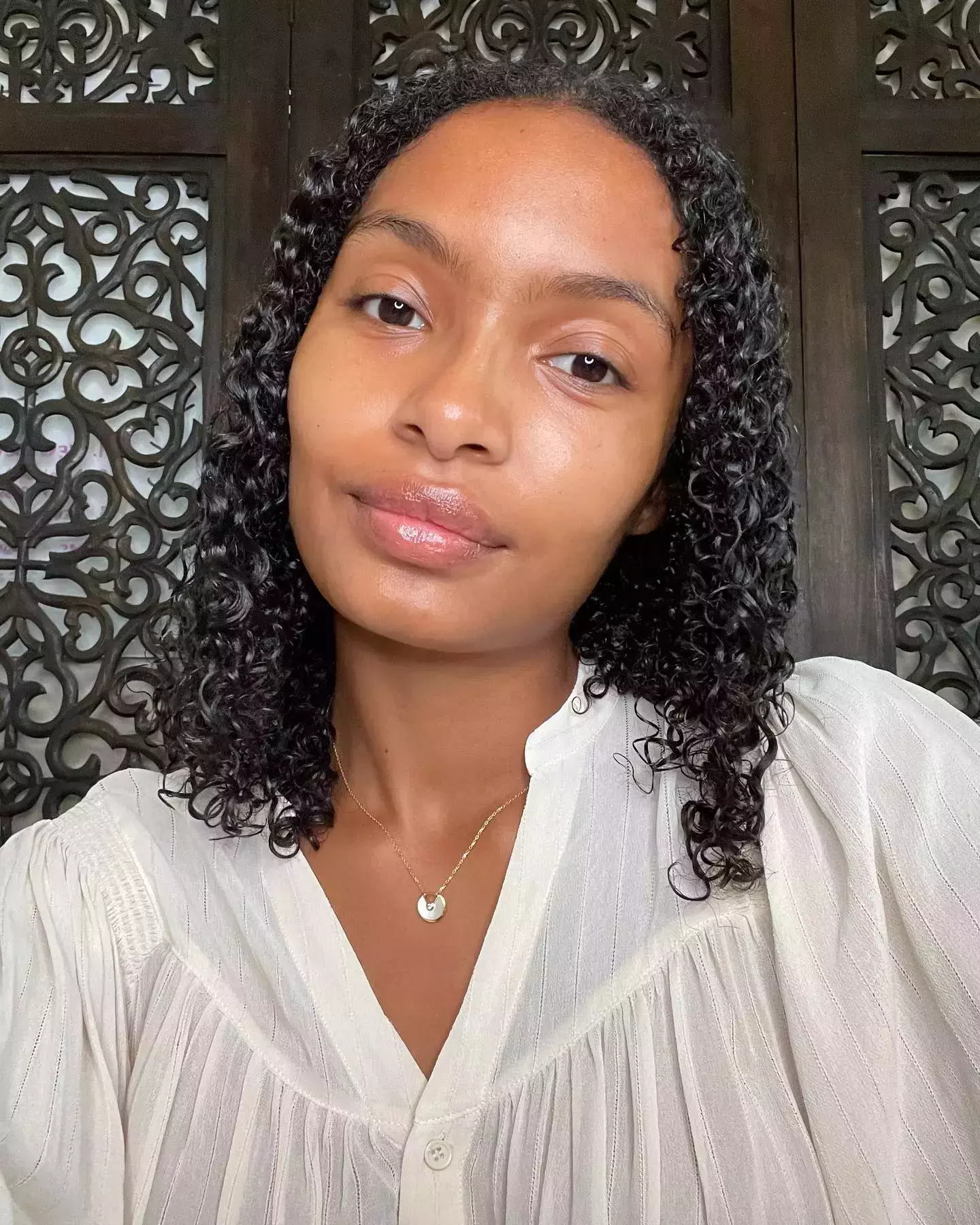 Yara Shahidi Hairstyles and Outfits