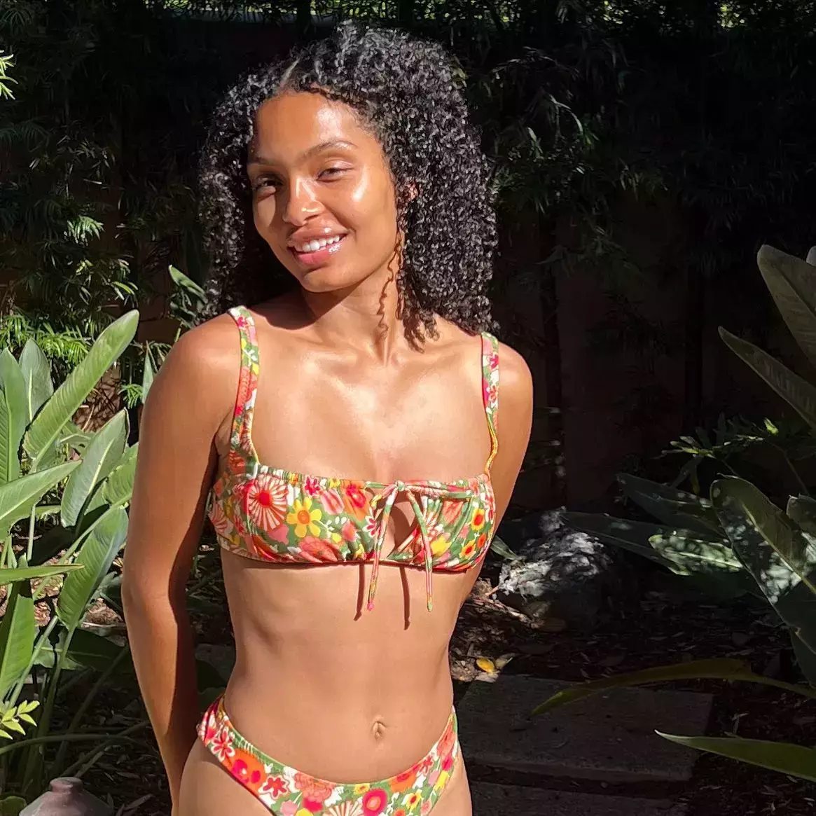 Yara Shahidi Hairstyles and Outfits