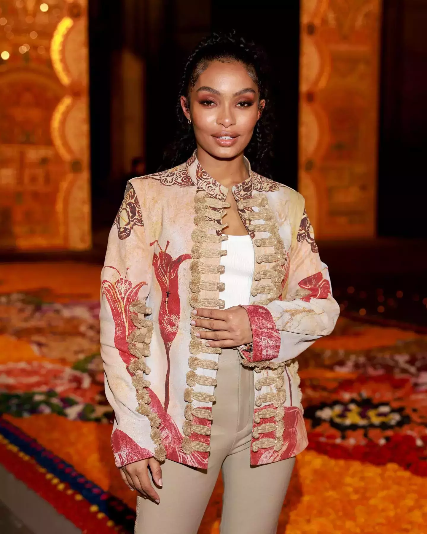 Yara Shahidi Hairstyles and Outfits