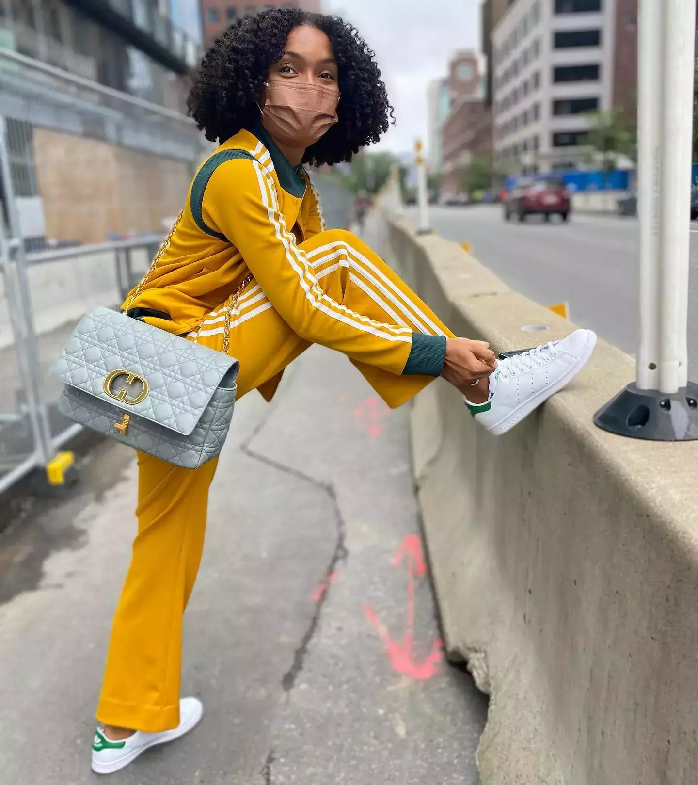 Yara Shahidi Hairstyles and Outfits