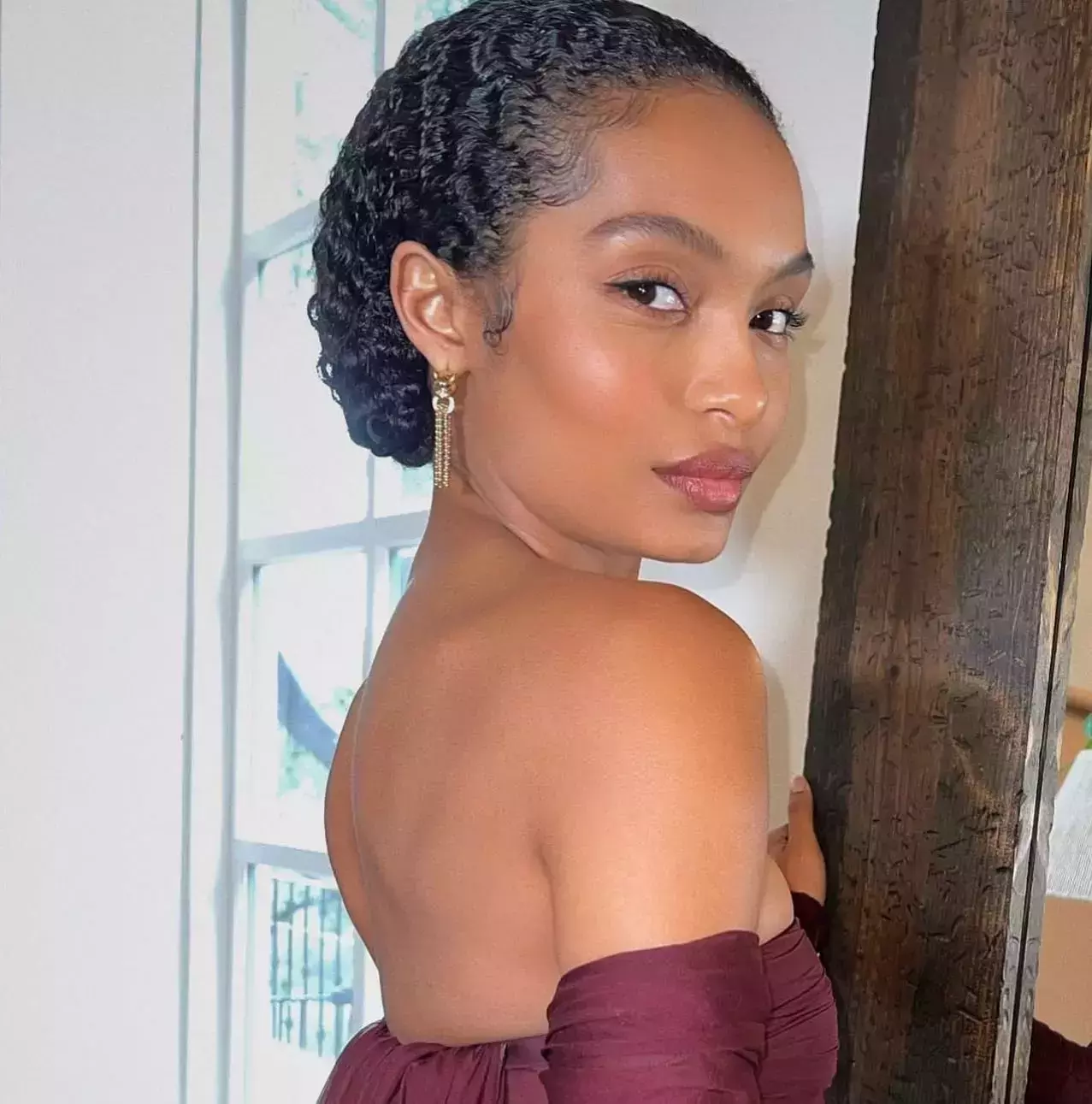 Yara Shahidi Hairstyles and Outfits