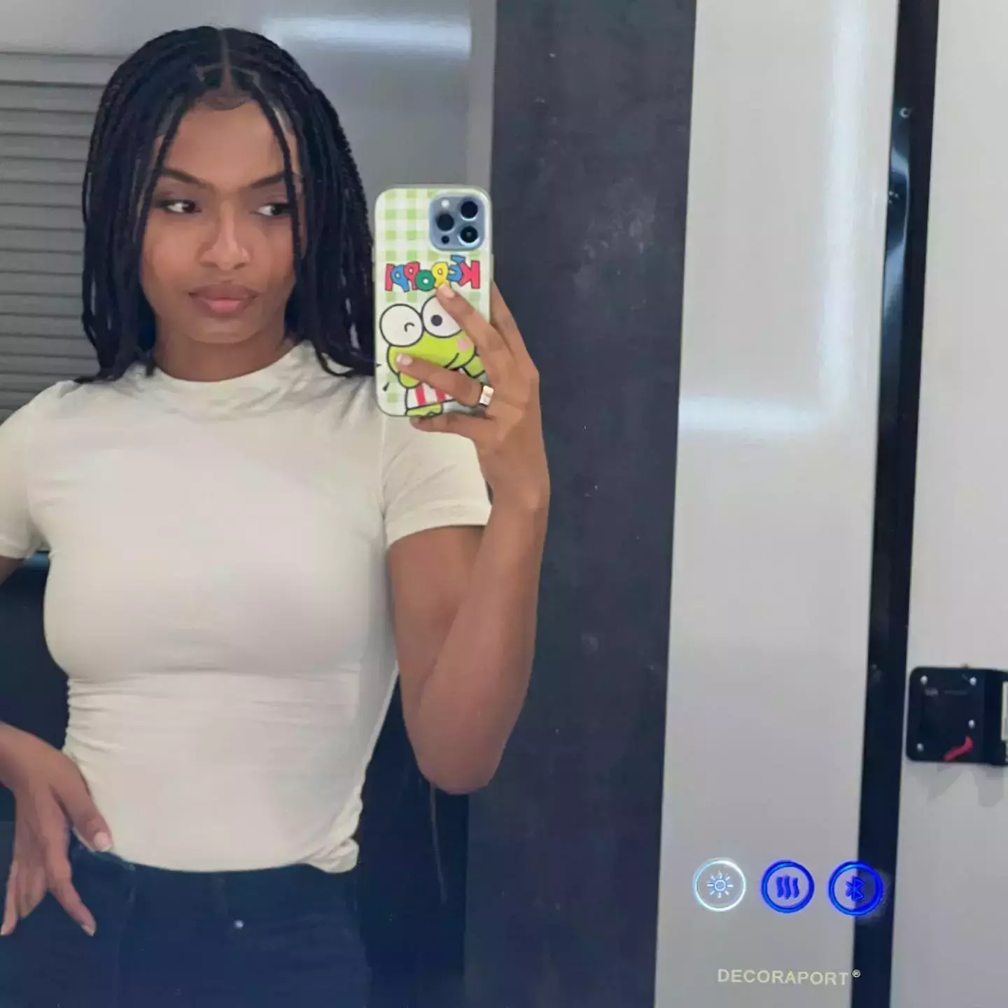 Yara Shahidi Hairstyles and Outfits