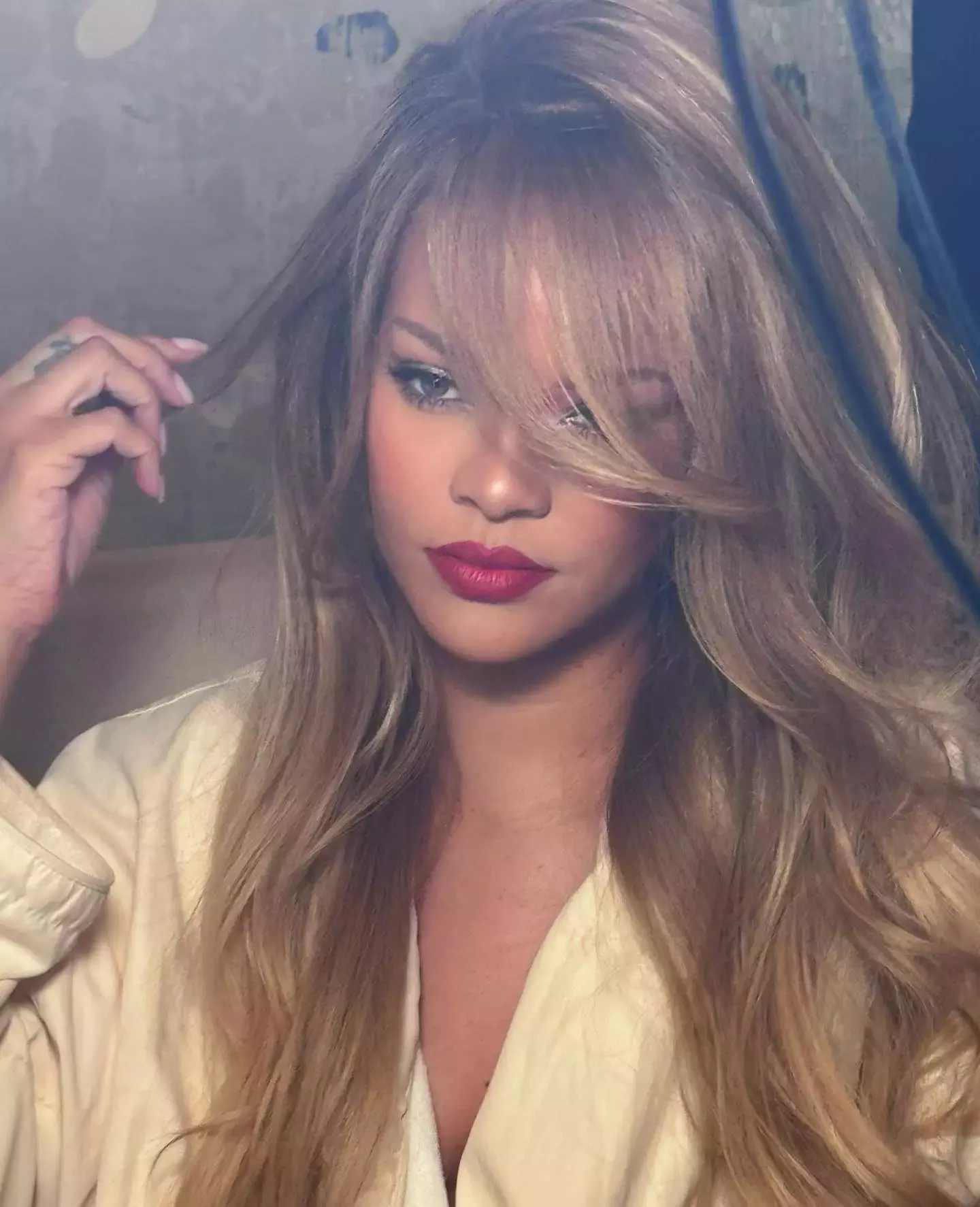 Rihannas hair stylist recently shared the stars teddy bear blonde hair